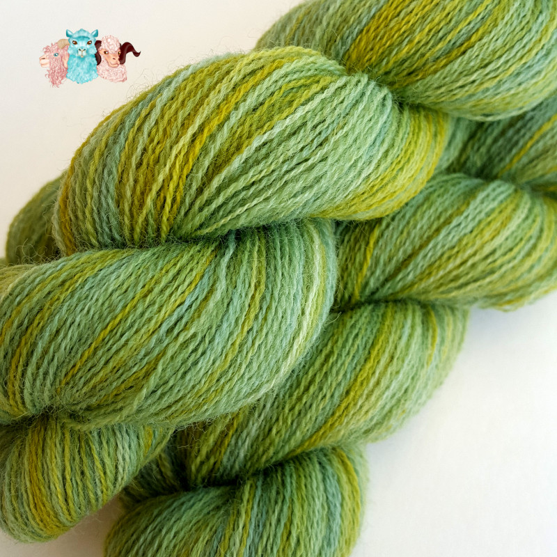 Laine fine à tricoter en gradient de vert au jaune, fabriquée en france