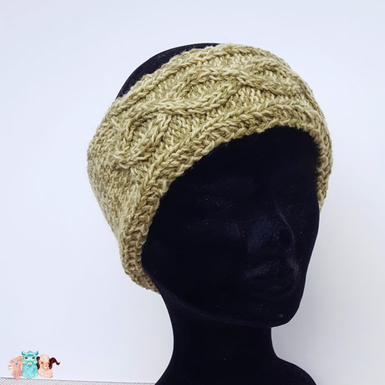 Bandeau cheveux femme en laine mérinos vert pastel avec une torsade vue de face, fabriqué en france, merino, cache oreille