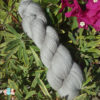 Echeveau laine fine dentelle de coloris gris souris pour tricot shetland fabriqué en france