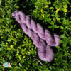 Echeveau laine fine dentelle de coloris violet foncé pour tricot shetland fabriqué en france