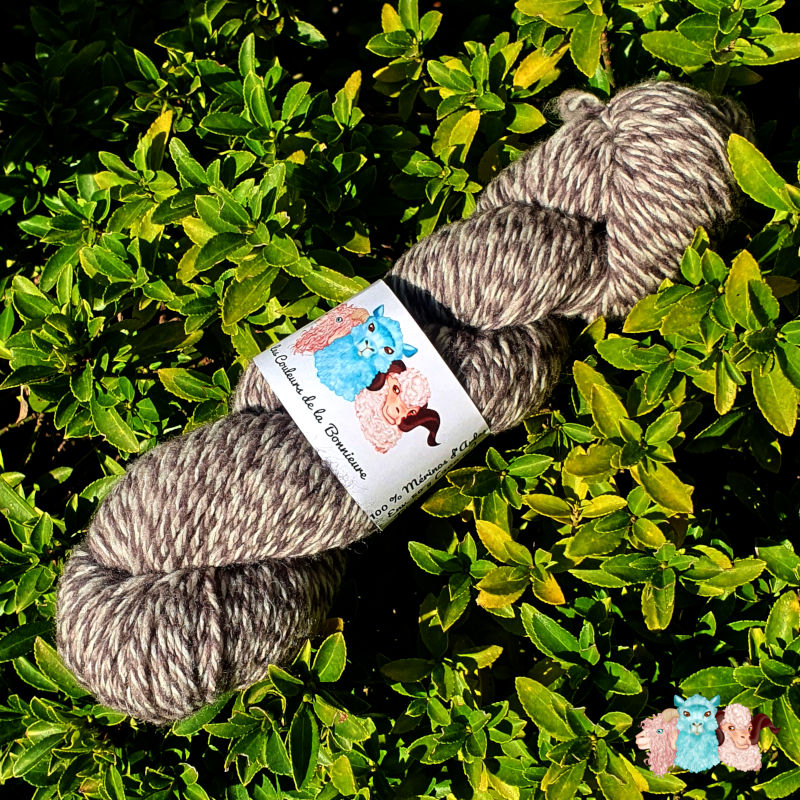 Echeveau de laine mérinos chiné du coloris Souris, merino, fabriqué en france